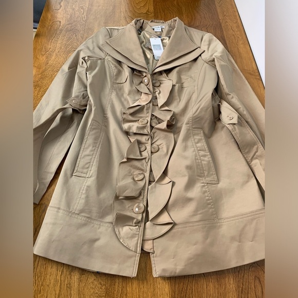 NWT Dalia Collection Trench Coat Jacket Belt Beige Size Large Ruffles Pockets - Picture 5 of 11